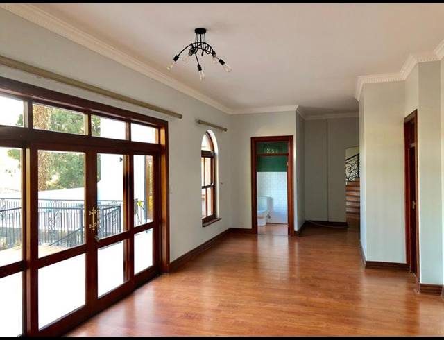 7 BEDROOM HOUSE FOR SALE IN WATERKLOOF RIDGE